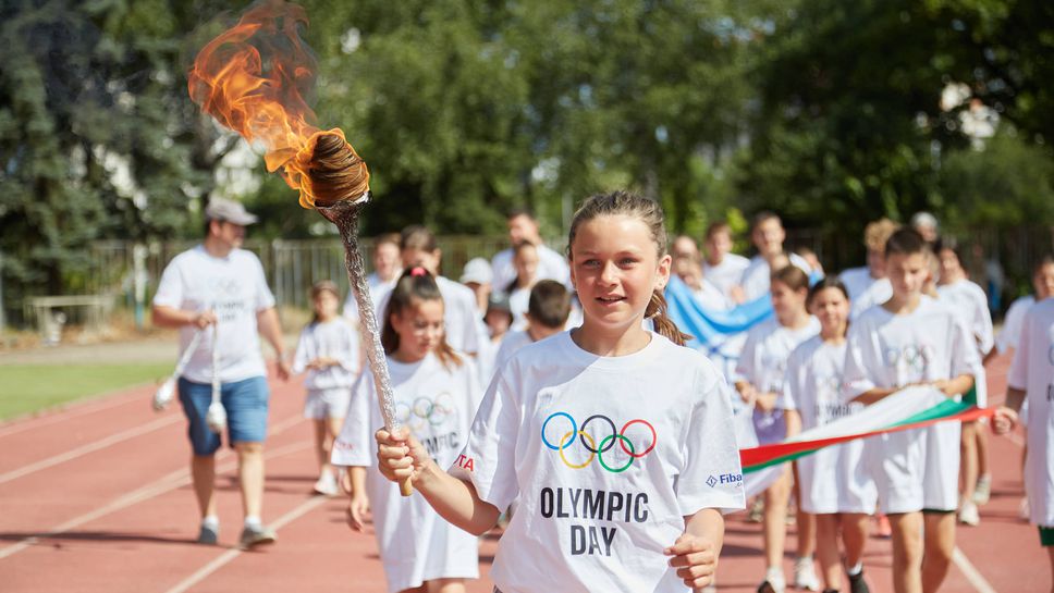Щафетата със символичния олимпийски огън финишира пред НСА