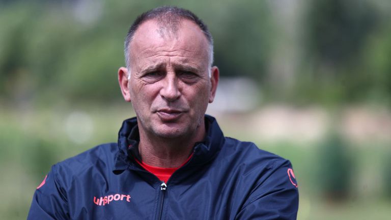 Старши треньорът на Монтана Антони Здравков е подал оставка този