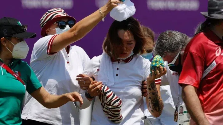 Руската състезателка по стрелба с лък Светлана Гомбоева е припаднала заради топлинен удар, обяви треньорът й