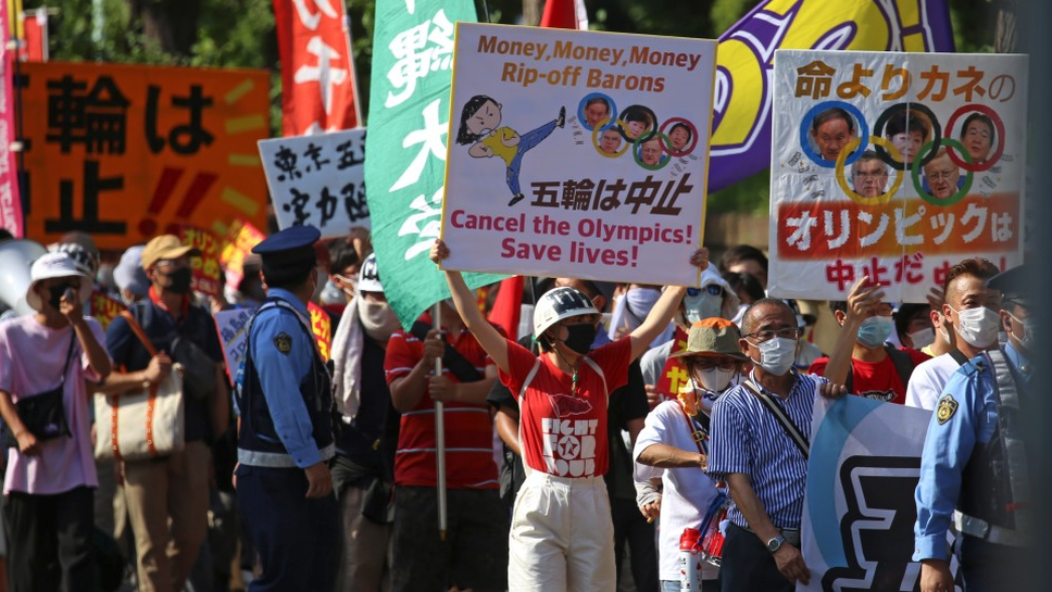Два протеста се проведоха в Токио часове преди откриването на Олимпийските игри