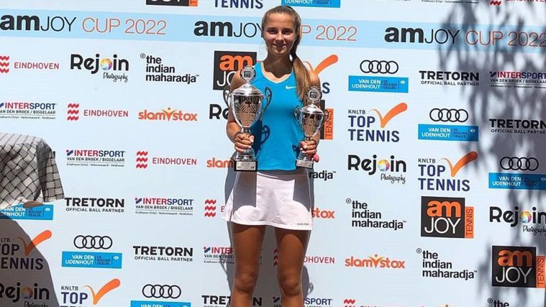 На финала българката победи представителката на домакините Софи Шутен със