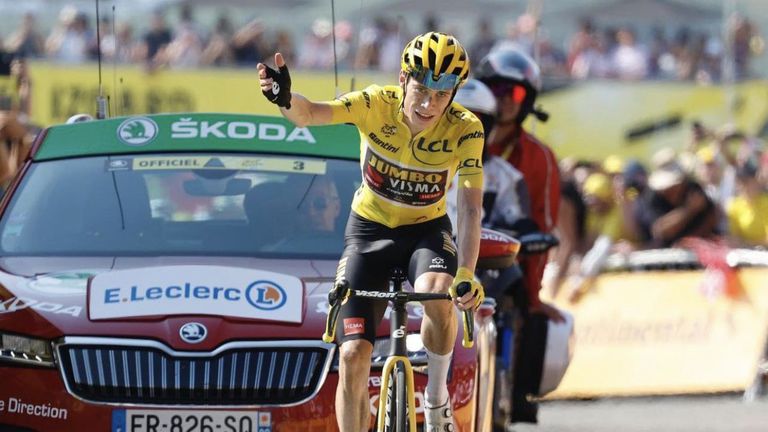 Шампионът от „Тур дьо Франс“ Йонас Вингегор се завърна в родната Дания