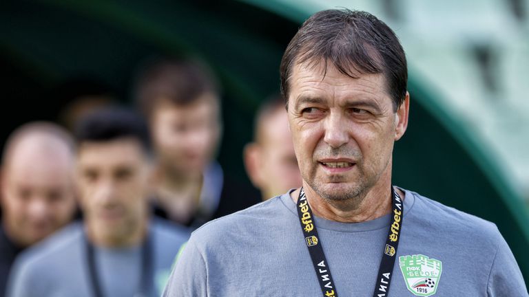 Петър Хубчев няма да бъде повече треньор на Берое, твърди