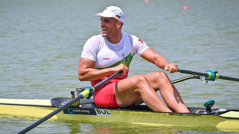 Емил Нейков в една серия с трикратния световен шампион Оливер Цайдлер на Евро 2024