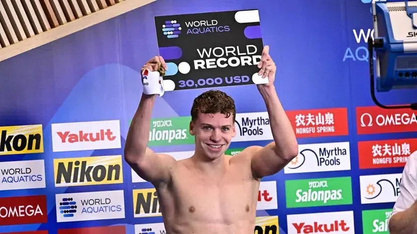 Леон Маршан подобри 15-годишния световен рекорд на Майкъл Фелпс на 400 метра съчетано плуване