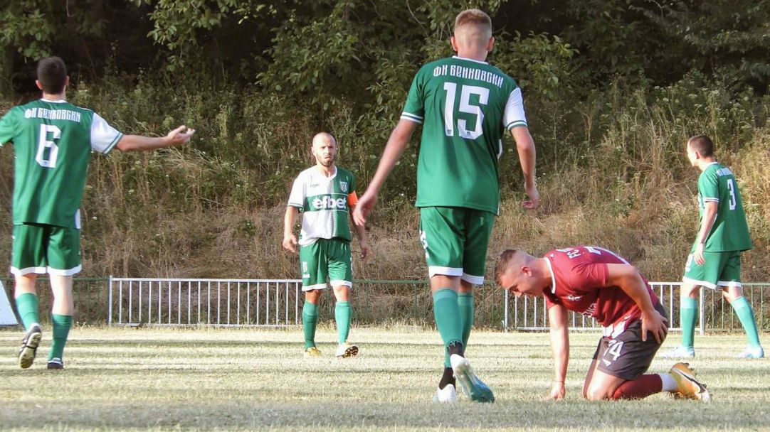 Бенковски се раздели с петима