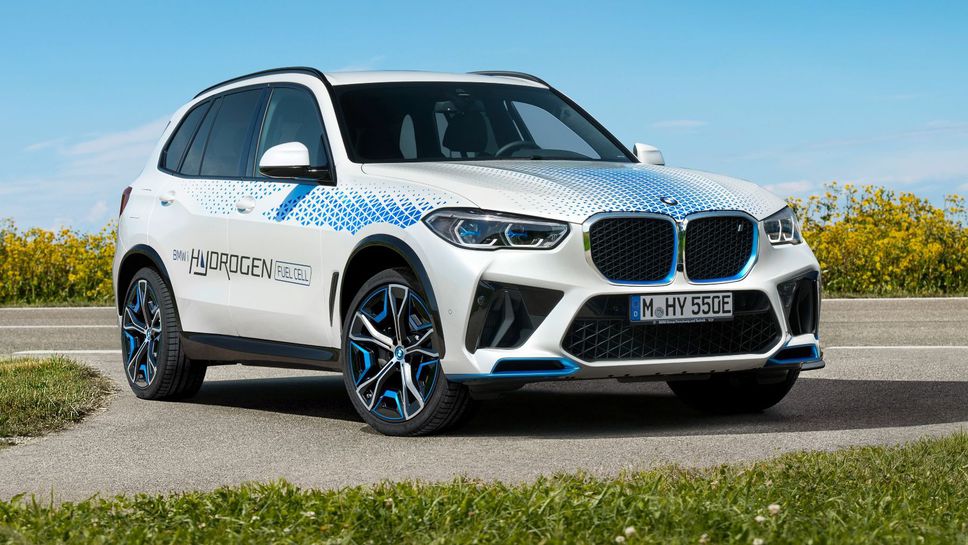 BMW отново поглежда към двигателите с водородни горивни с iX5 Hydrogen