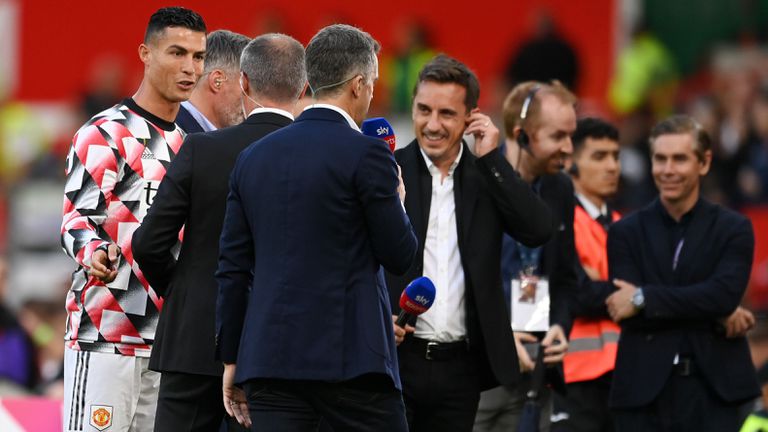 Роналдо отсвири Карагър и коментира пред Кийн оставането си на пейката