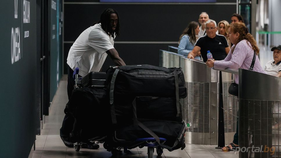 Само в Sportal.bg! Една от големите звезди на Апоел Тел Авив кацна в София