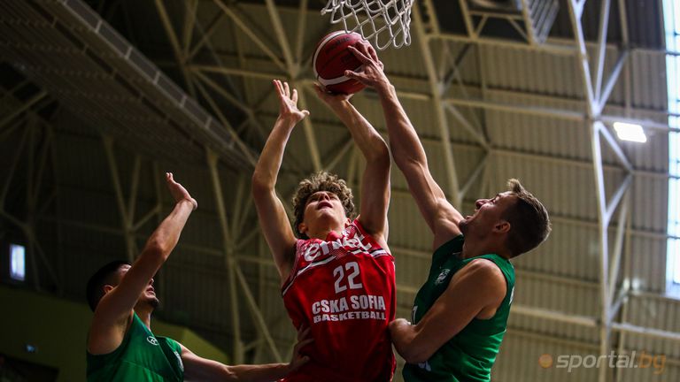 Младият талант на баскетболния ЦСКА Виктор Гергов направи официалния си