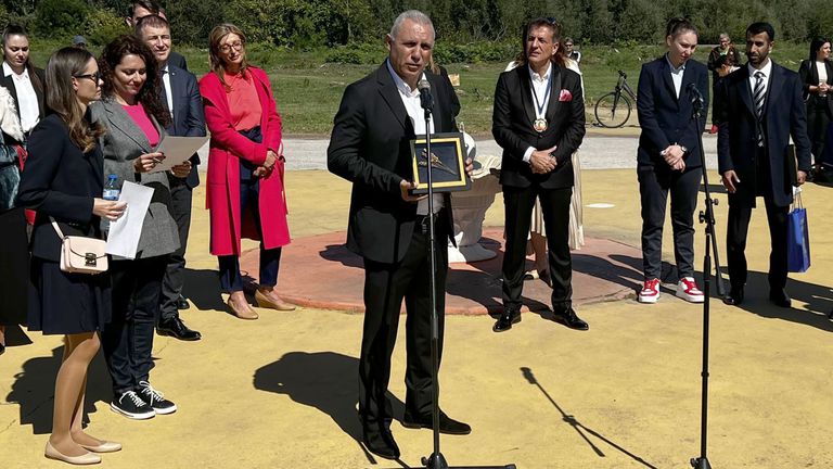 Христо Стоичков бе награден с приз Почетен факлоносец на мира