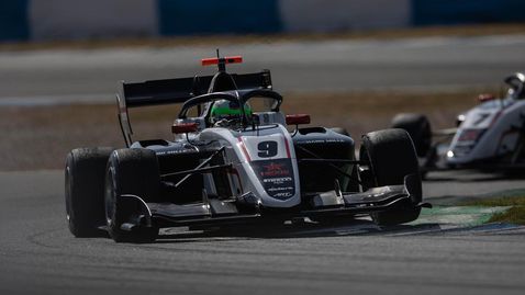  Никола Цолов приключи тестванията във Формула 3 на 18-то място 