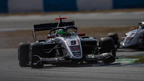 Никола Цолов завърши тестовете във Формула 3 на 18-то място