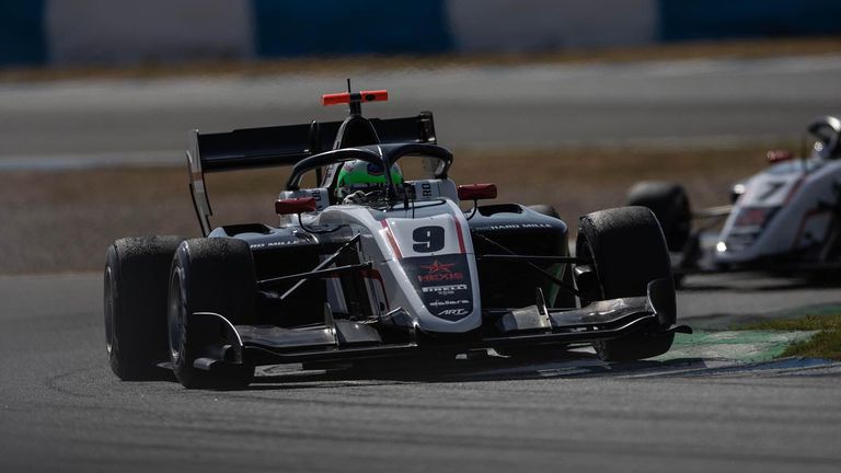 Никола Цолов завърши официалния следсезонен тест във Формула 3 на