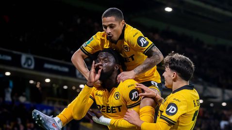 Треньори от академията на клуба ще водят Уулвърхамптън срещу Челси