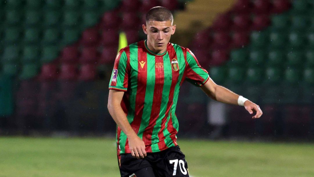 Мерт Дурмуш дебютира пред погледа на 23-годишната президентка на Тернана