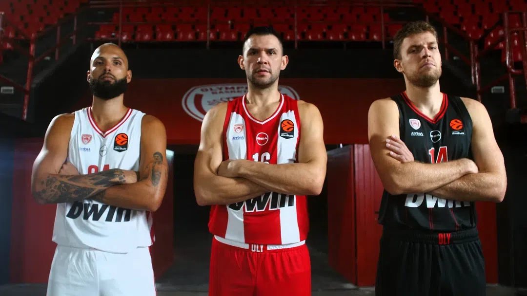 Везенков, Фурние и Папаниколау показаха екипите на Олимпиакос за новия сезон