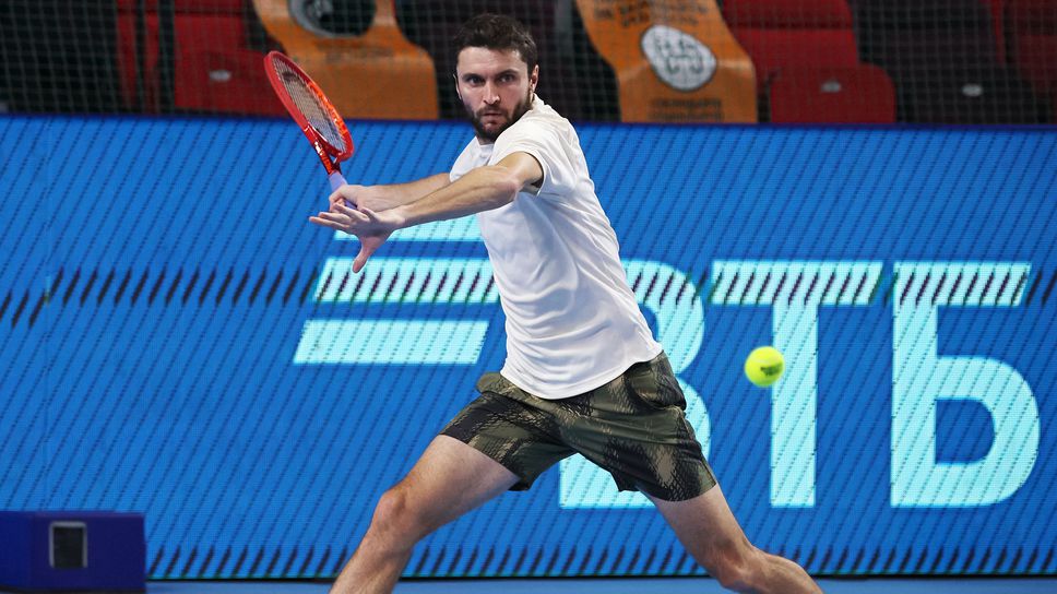 Аслан Карацев надигра Жил Симон и се класира на полуфиналите в Москва