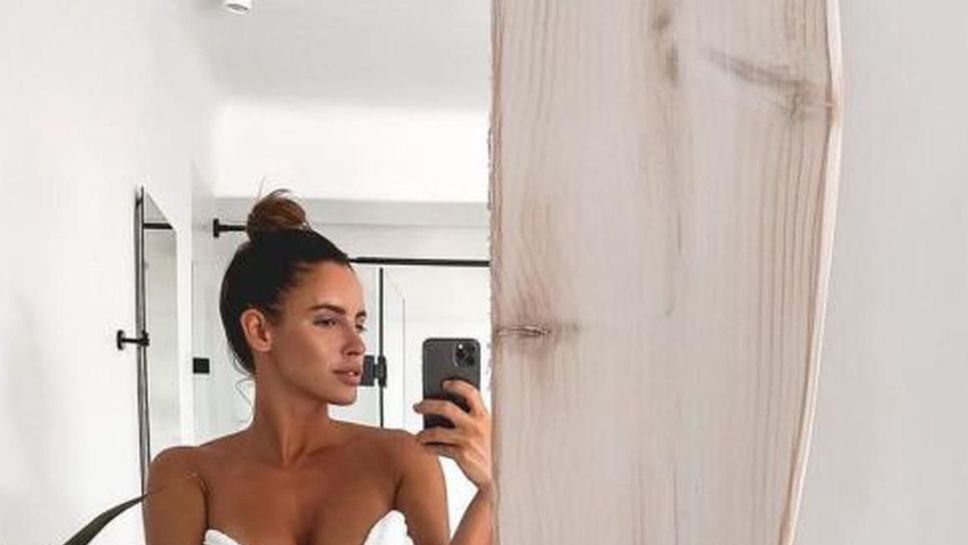 Секси колоездачка трупа лайкове с топлес фото