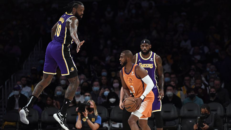 "Слънцата" също поразиха Лейкърс, Хауърд и Дейвис едва не се сбиха