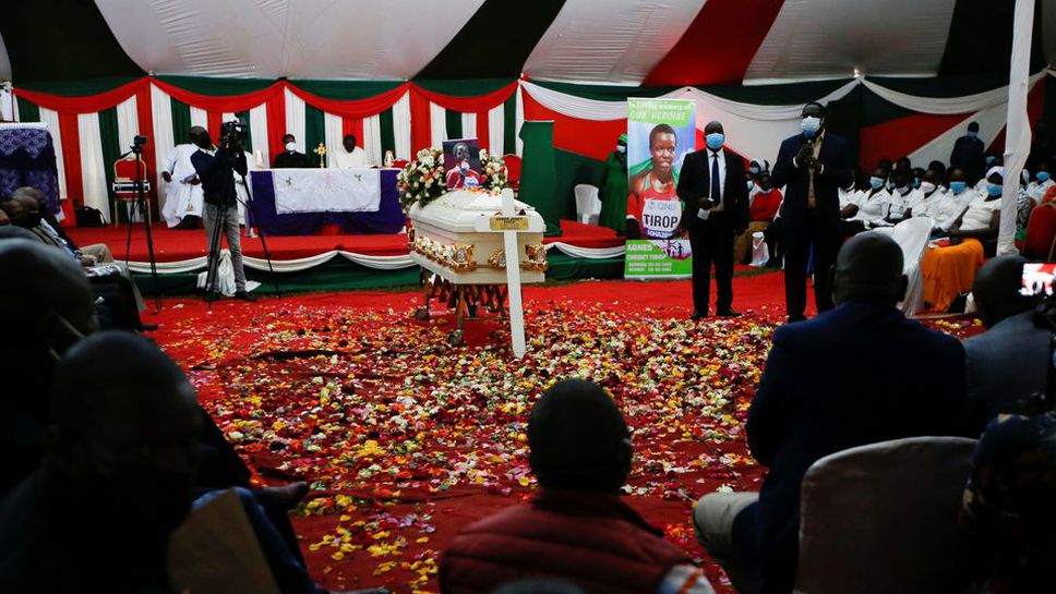 Убитата кенийска лекоатлетка Агнес Тироп беше погребана в родното си село