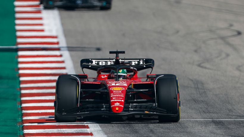 Защо Леклер изостана толкова от Сайнц