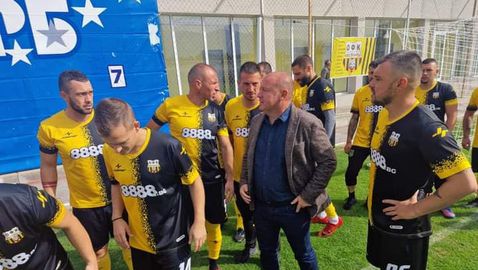 Неуморимият Божинов дебютира за Костенец и заби четири гола