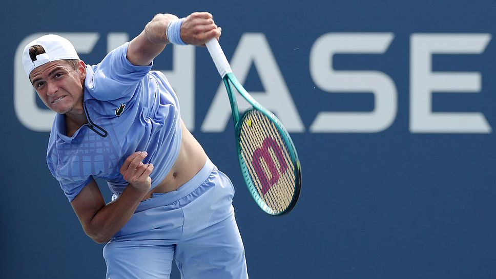 Александър Василев сподели че неговата майка е човекът на когото