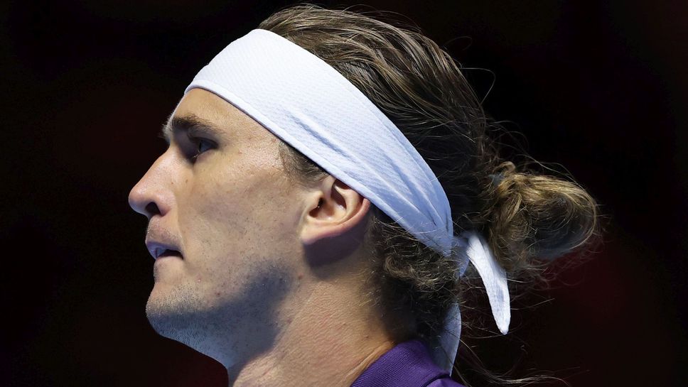 Шампионът за 2021 година Александър Зверев се класира за четвъртфиналите