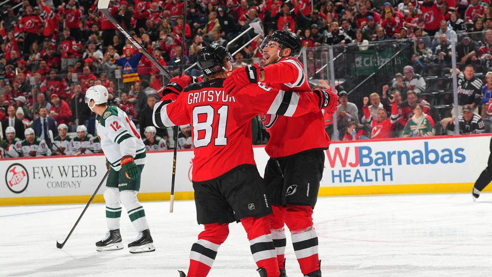 Нико Доус направи 29 спасявания в дебюта си за сезона