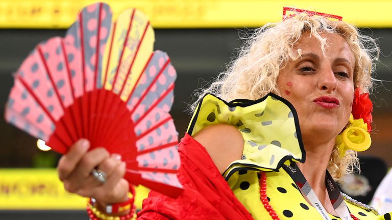 Испанските фенове винаги са атрактивни а този път шоуто по