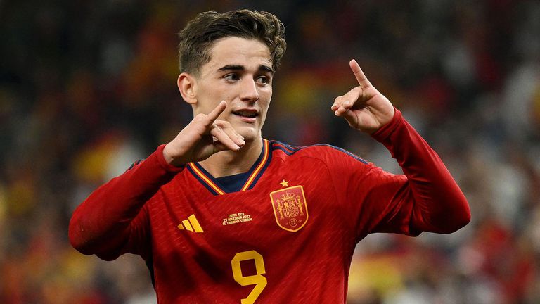 Младият футболист на Испания Гави изравни постижение на Краля на