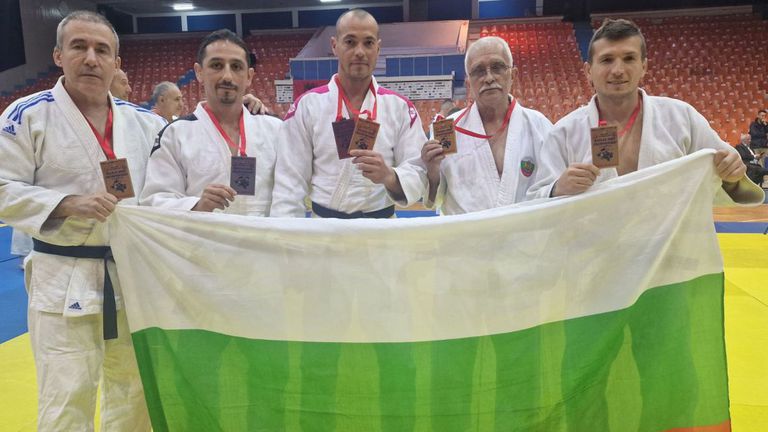 Четири титли и сребро спечелиха ветераните ни от Балканиадата в