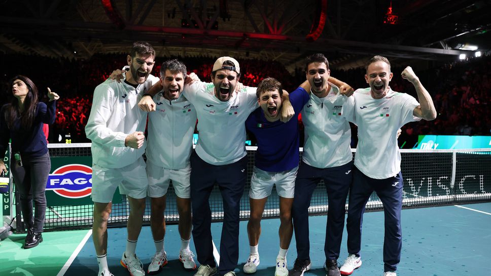 Италия триумфира със забележителна трета поредна титла в турнира за