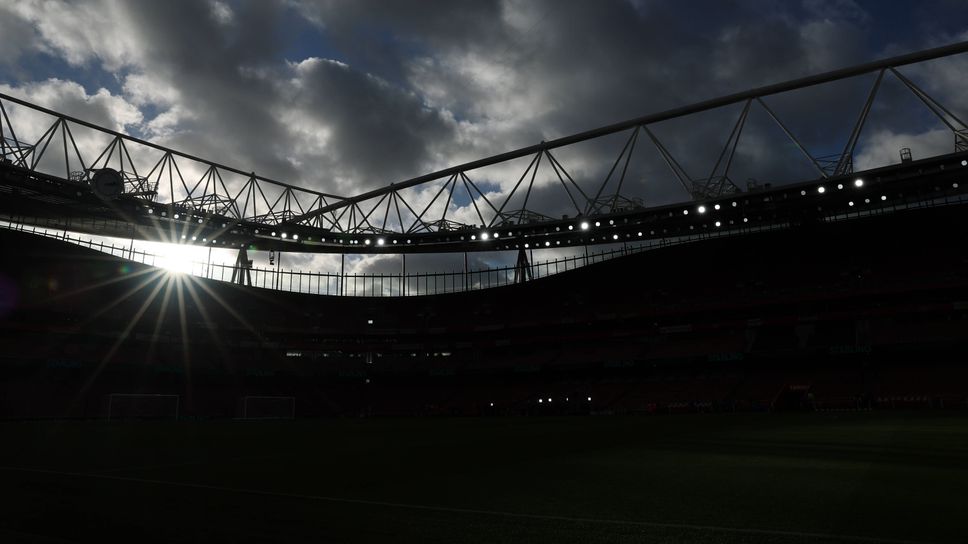 Арсенал има възможност да увеличи преднината си на върха в