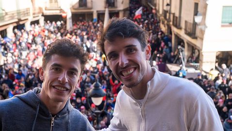  Посрещнаха по шампионски братята Маркес в родния им град 