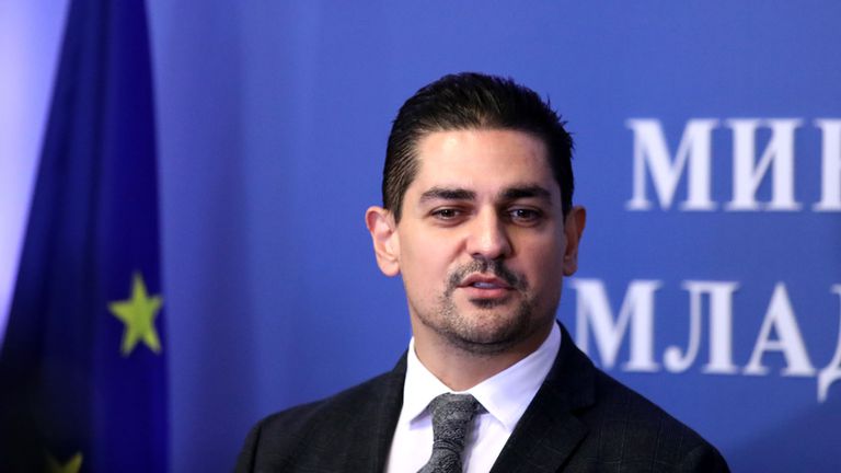  Министър Василев със мълниеносен отговор на изказванията на Наско Сираков 