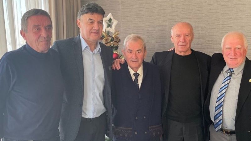 Борислав Михайлов награди славни ветерани