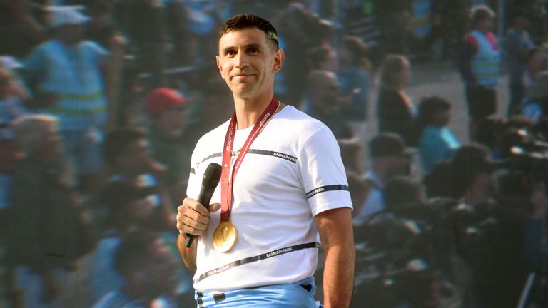 Вратарят на световния шампион по футбол Аржентина Емилиано Мартинес беше