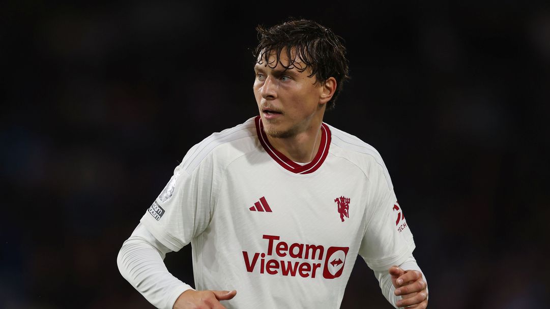 Фиорентина започна преговори с Линдельоф и бивш играч на Ювентус