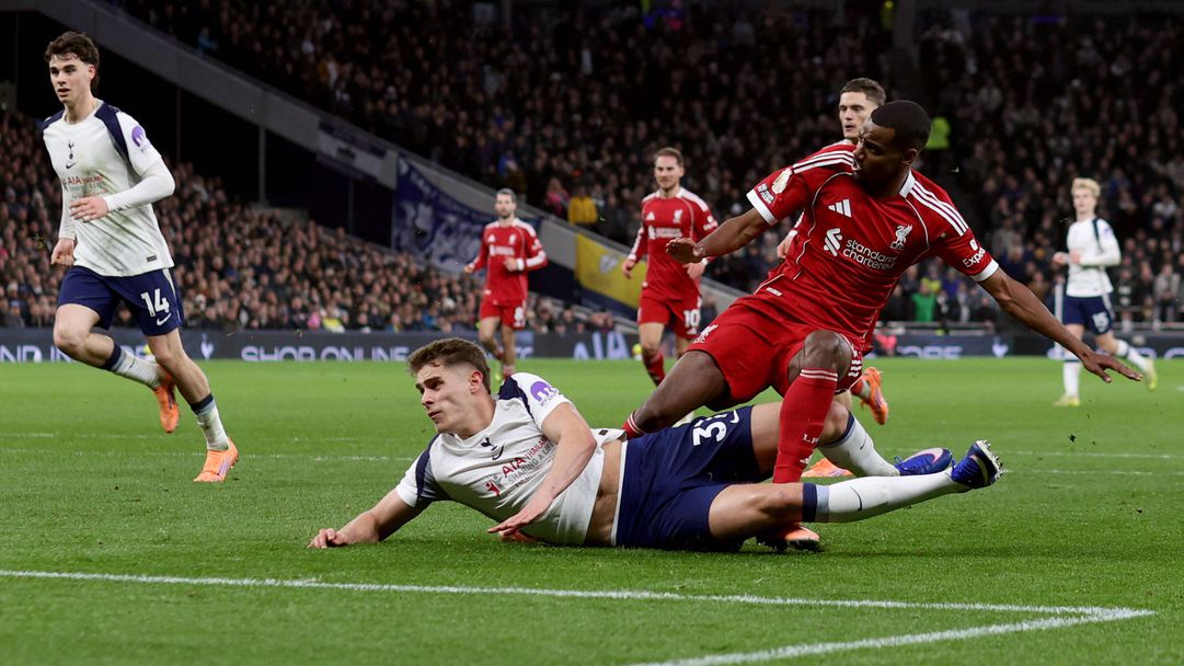 Томас Франк защити Ван де Вен за влизането му срещу Исак