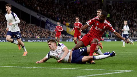 Томас Франк защити Ван де Вен за влизането му срещу Исак