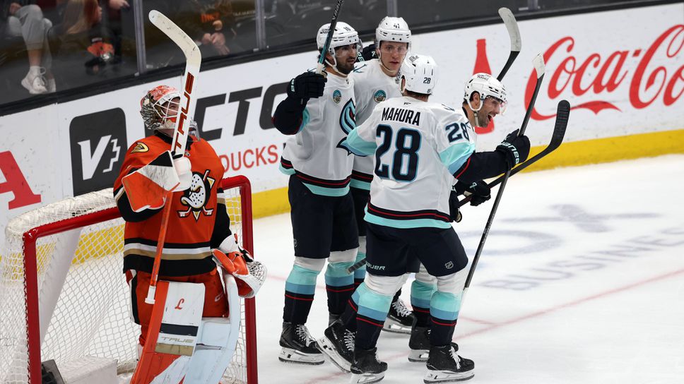 Джордан Еберле вкара два гола в третия период с които