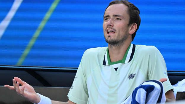 Медведев недоволства, че пак не играе на "Род Лейвър арена"