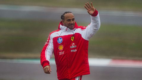 Хамилтън получи временен състезателен инженер