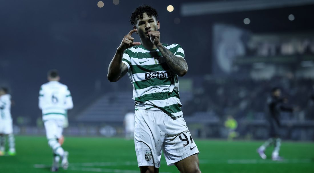 Драма в добавеното време запази Спортинг в битката за титлата