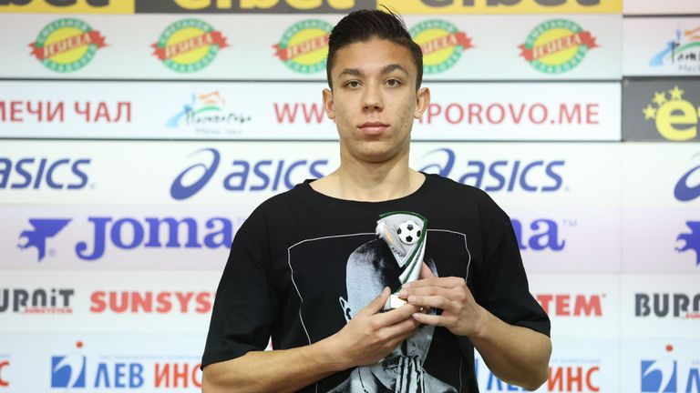 Филип Кръстев получи приза за играч номер 1 на 20 ия