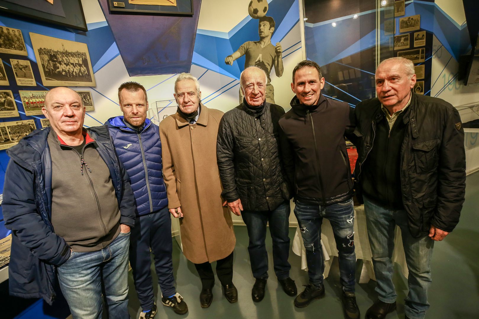 Славни капитани на Левски награждават сини юноши