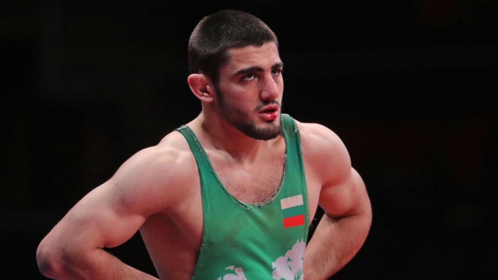 Айк Мнацаканян излиза за титлата, Евелина Никова ще спори за бронза в Египет