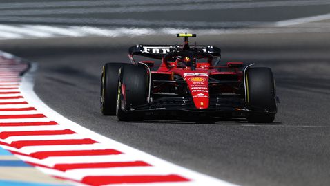  Сайнц най-бърз до обяд на втория ден на теста в Бахрейн 